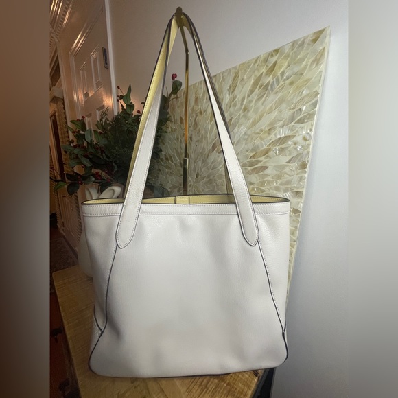 COACH Horse and Carriage Derby Tote in Leather - Picture 2 of 10